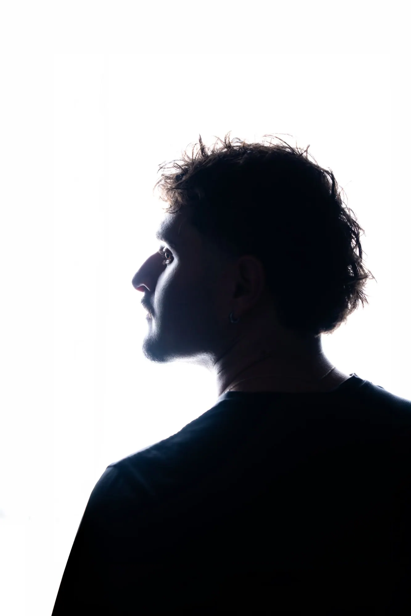 Alexandre La Carruba de profil, en contre-jour