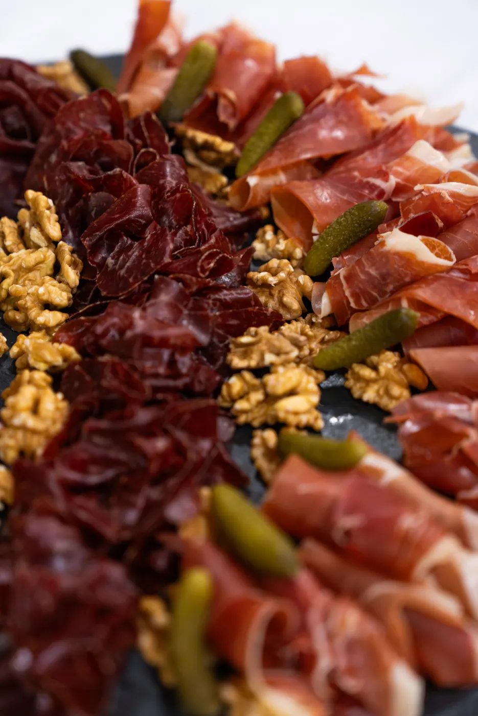 Plateau de charcuterie et de noix