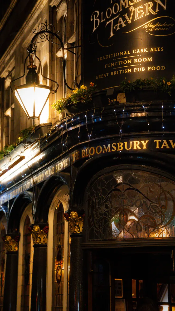 Façade d'une taverne de Bloomsbury