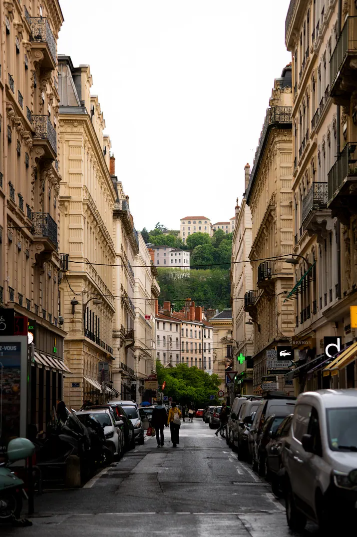 Perspective d'une rue haussmannienne